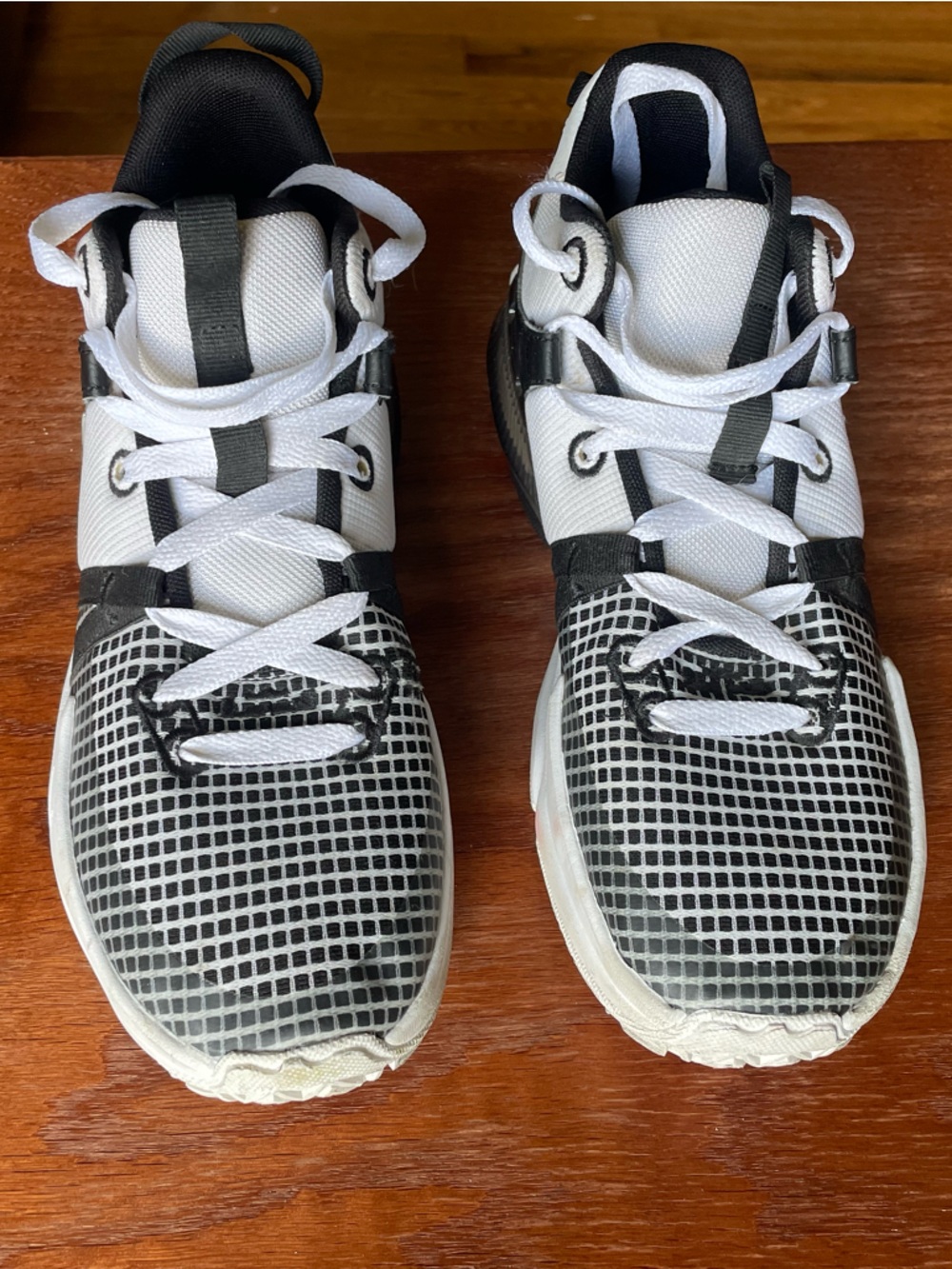 Nike LeBron Witness - Youth 7